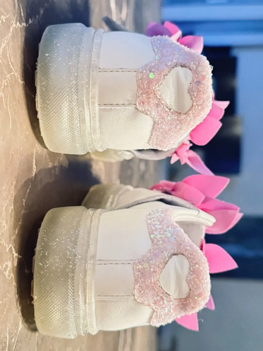 MONA LISA GIRL'S WHITE LEATHER SNEAKERS WITH LAVENDER PETALS, LOOP & HOOK